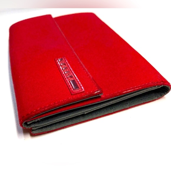 PRADA VINTAGE POCONO NYLON SPORT WALLET - Picture 6 of 15